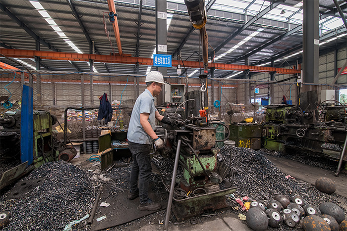 彭州网架配件-螺栓球加工车间